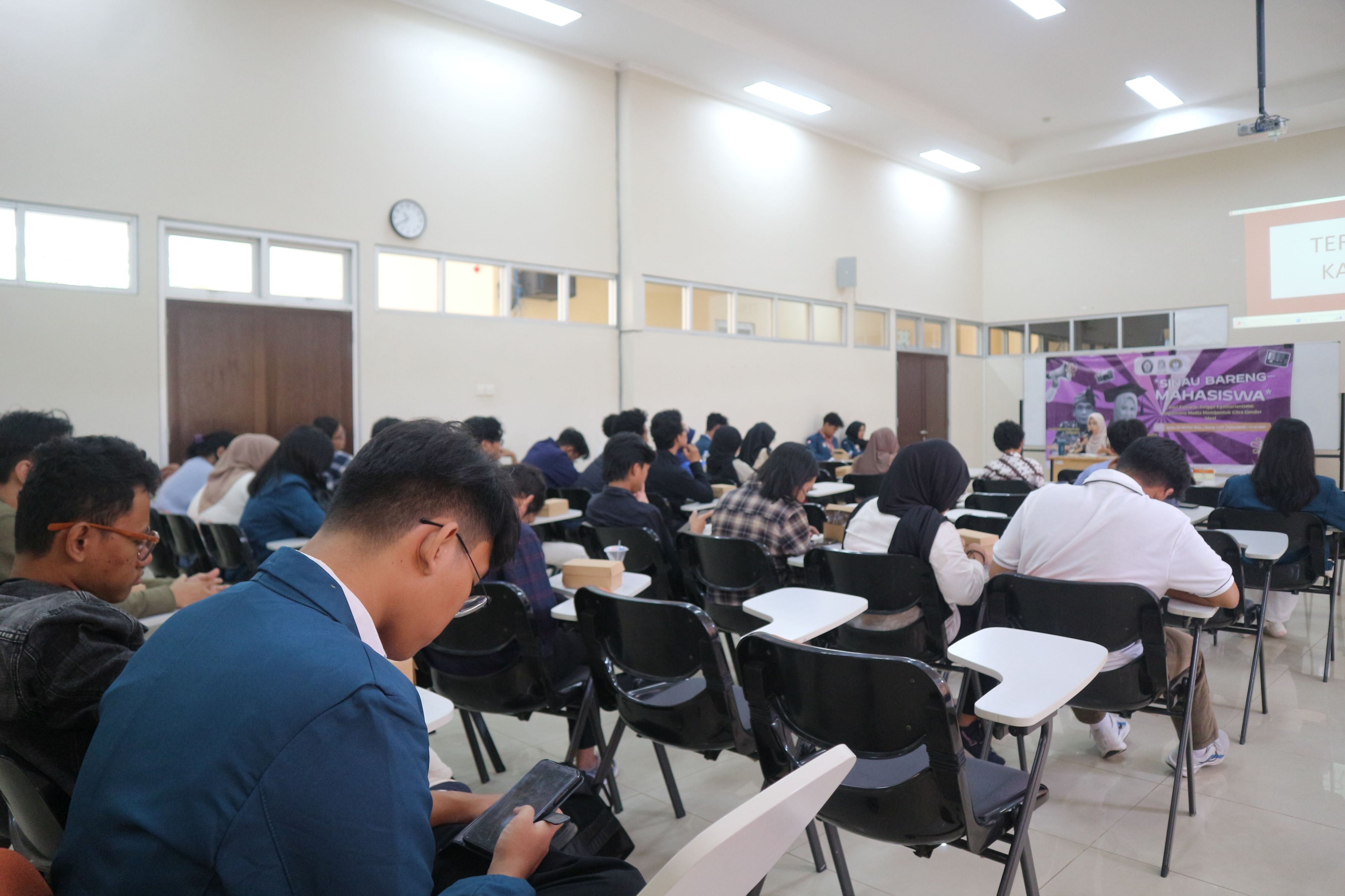 Sinau Bareng Mahasiswa: Sejarah Konstruksi dan Perlawanan Perempuan di Media Massa