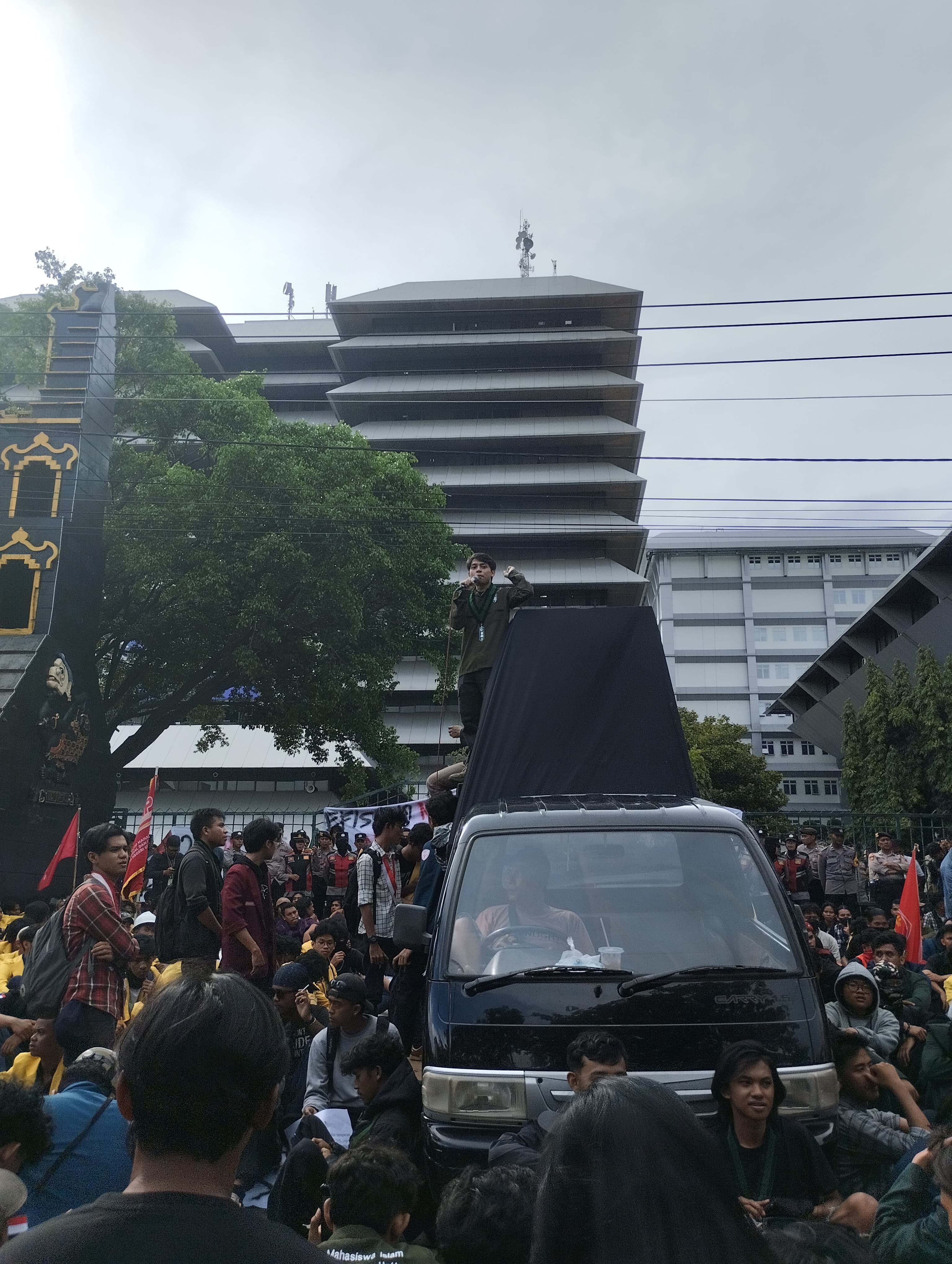 Aksi Mahasiswa Semarang Raya Turun ke Jalan, Desak Pemerintah Prioritaskan Pendidikan dan Kesehatan